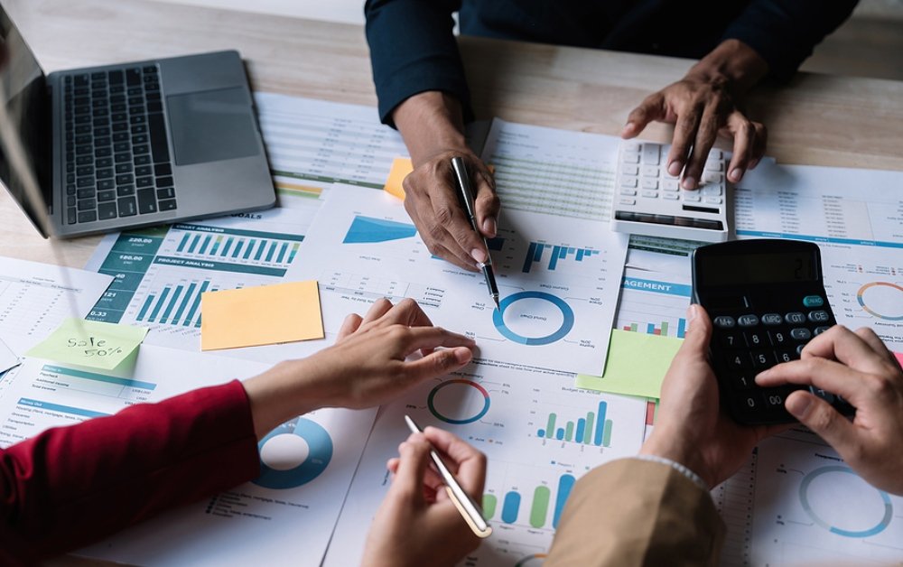 How Outsourced CFO Services Help US Companies Make Smarter Financial Decisions